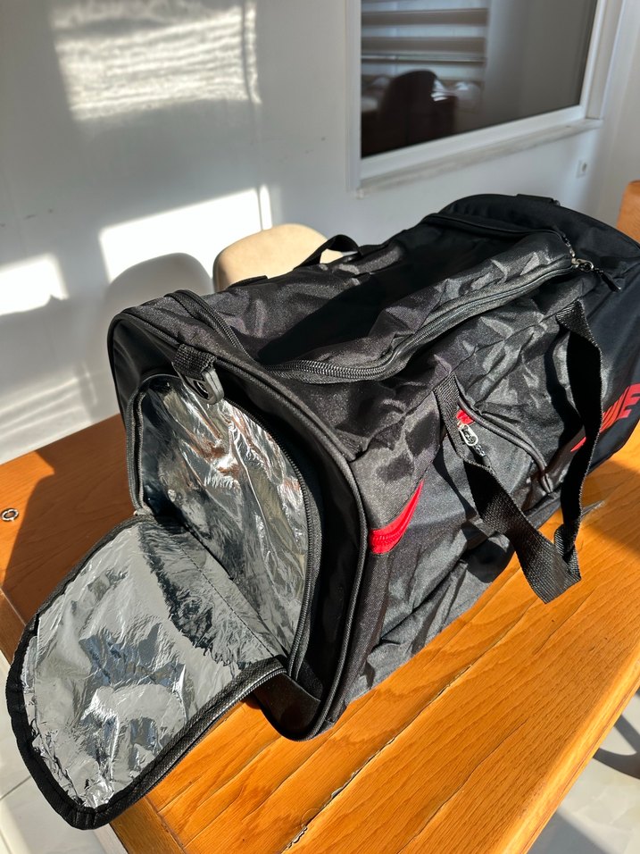 Nike Siyah Fermuarlı Spor Çantası - Görsel 2