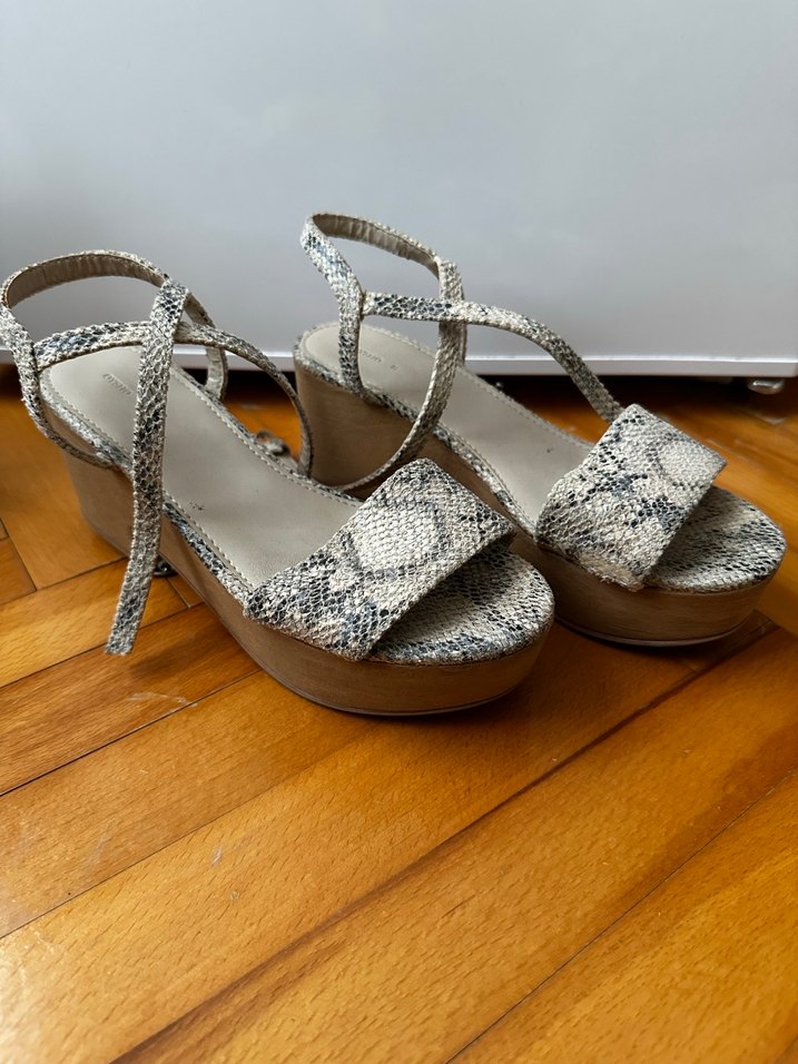 Bej Yılan Desenli Ahşap Platformlu Kadın Sandalet - Görsel 3