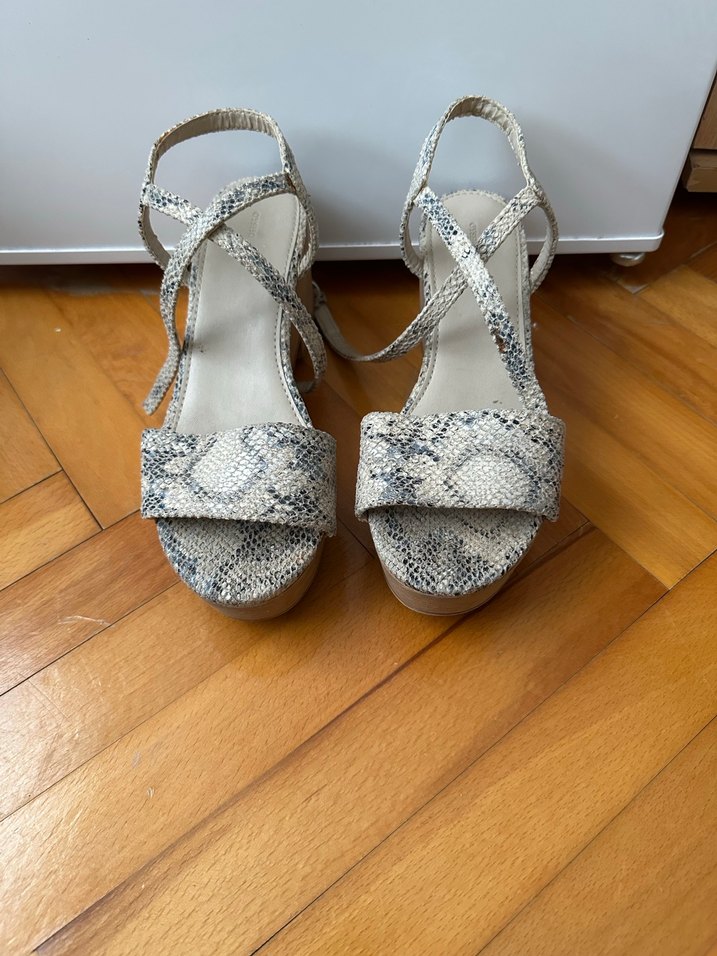 Bej Yılan Desenli Ahşap Platformlu Kadın Sandalet - Görsel 2