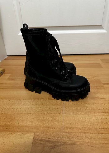 Siyah Deri Platformlu Punk Botlar - Görsel 2