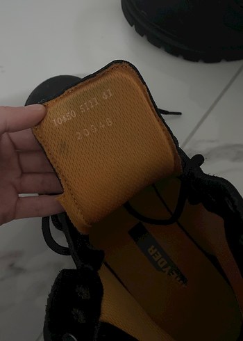 siyah erkek bot - Görsel 4