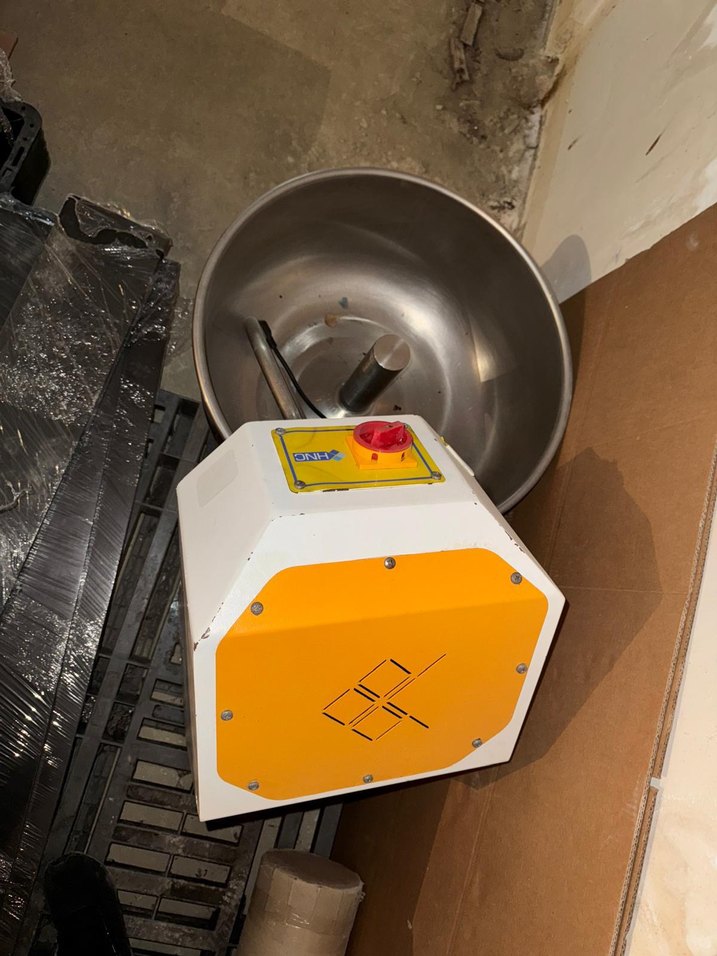 Beyaz ve Gri Endüstriyel Mikser - Görsel 3