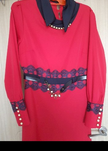 Kemerli Koyu Kırmızı Nakışlı Uzun Elbise - Görsel 3