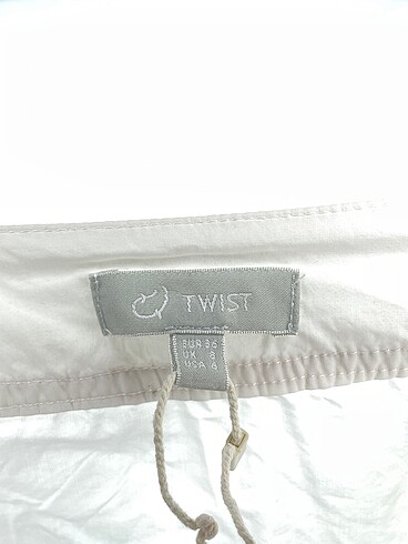 36 Beden beyaz Renk Twist Bluz %70 İndirimli.