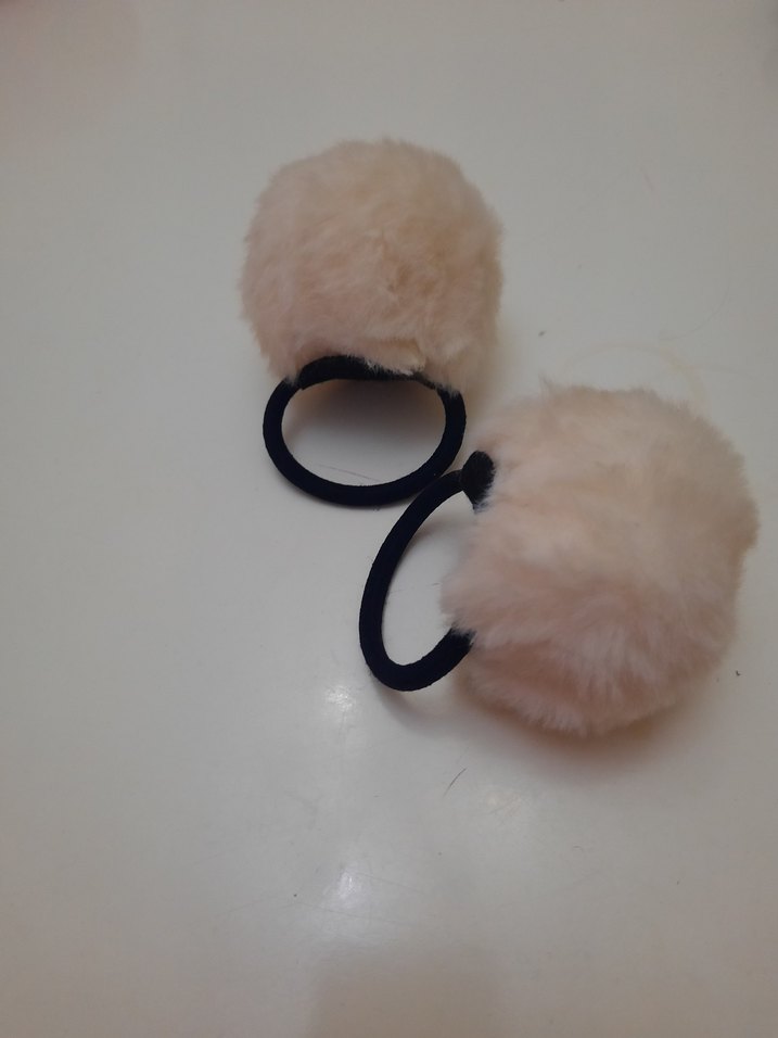Beyaz Peluş ponpon  lastik Toka - Görsel 2