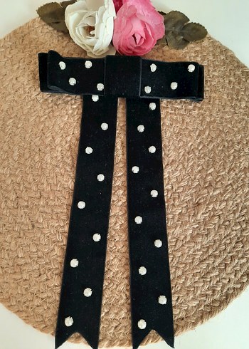 İnci Detaylı Siyah Kadife Kurdele Fiyonk Saç Aksesuarı - Görsel 3