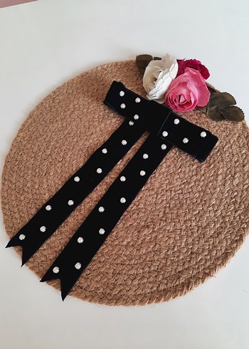 İnci Detaylı Siyah Kadife Kurdele Fiyonk Saç Aksesuarı - Görsel 2