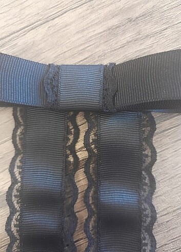 Tasarımcı Dantelli kurdele broş 