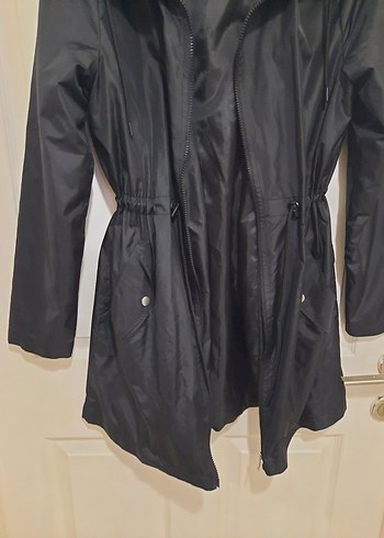 Siyah orta boy kapişonlu yağmurluk trençkot - Görsel 2