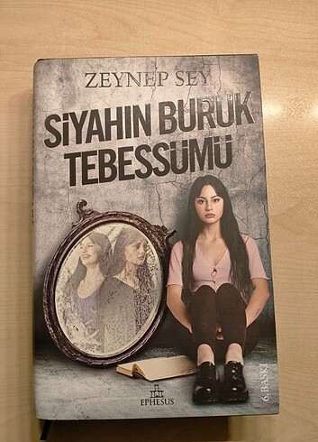 Siyahın Buruk Tebessümü Kitap