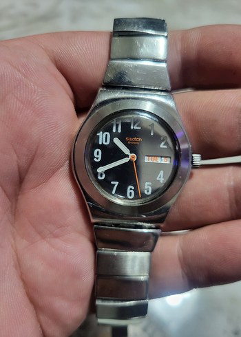 Swatch Siyah Kadranli Gumus Metal Analog Saat