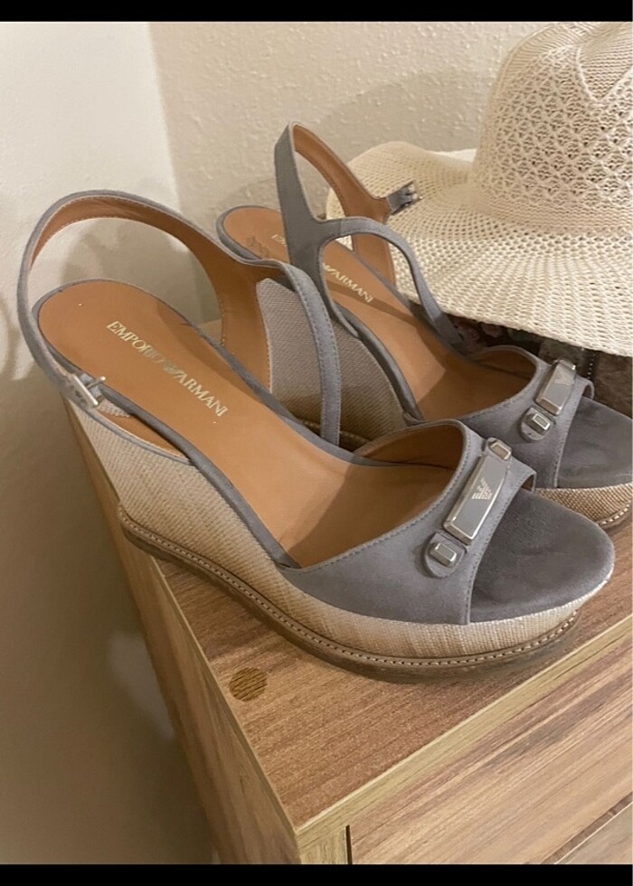 Armani dolgu topuk 38 numara - Görsel 4