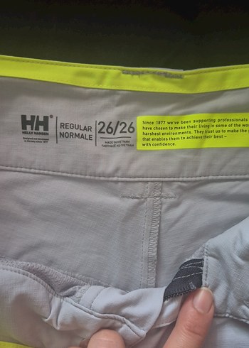 Gri Mini Kadın Şort, Kemerli, Sokak Stili - Görsel 2