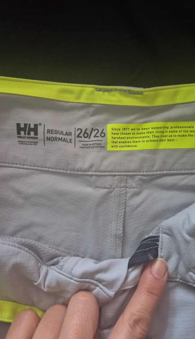 Gri Mini Kadın Şort, Kemerli, Sokak Stili - Görsel 2