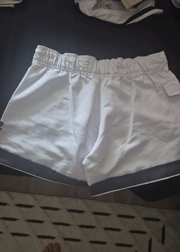 Tokalı Beyaz Mini Şort - Görsel 3