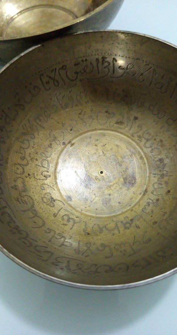 Parlak Altın Renkli İki Geleneksel Kase - Görsel 2