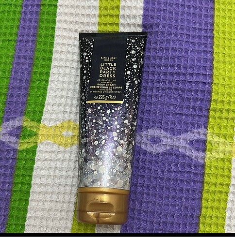 Bath&Body Works little black party dress krem