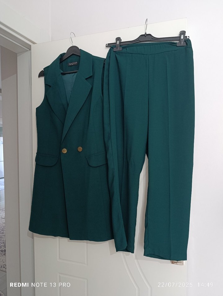 Kadın Koyu Yeşil Düğmeli Uzun Yelekli Takım - Görsel 2