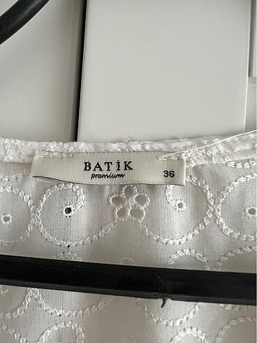 Batik Batik beyaz bluz