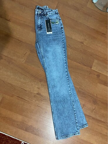 36 Beden mavi Renk Çiçek Nakışlı Jeans