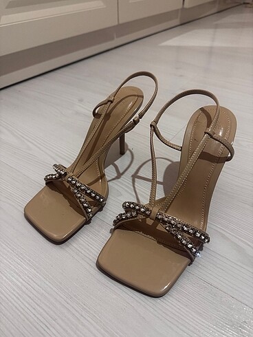 Zara taşlı topuklu sandalet