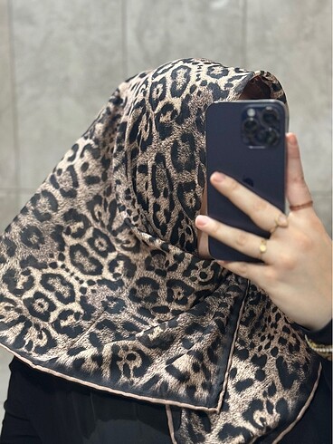 Diğer Leopar Soft Eşarp