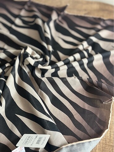  Beden çeşitli Renk Mürdüm Zebra Soft Eşarp