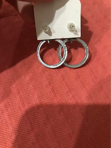  Beden Sallantılı taşlı küpe