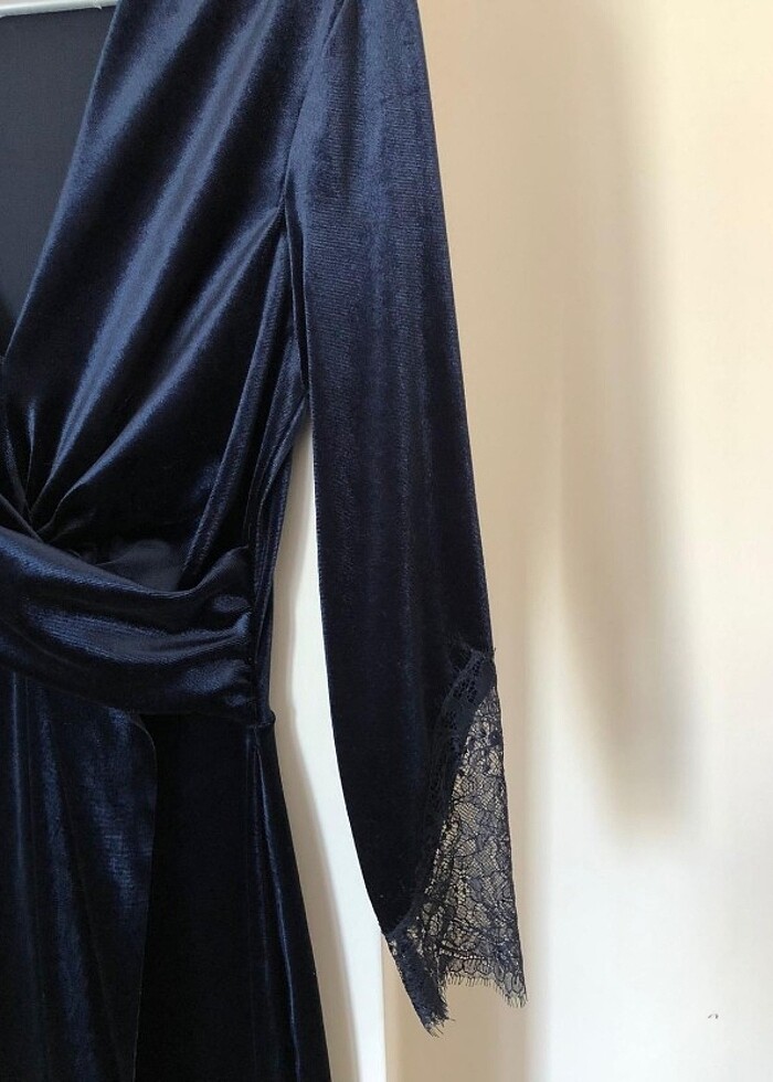 Kadife Koyu Lacivert Elbise Günlük ve Akşam Davet Stiline Uygund - Görsel 2