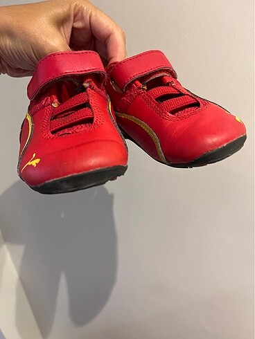 23 Beden kırmızı Renk Orjinal Puma.