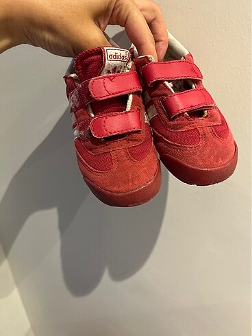 Orjinal adidas.