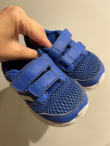 Adidas Adidas ayakkabı .