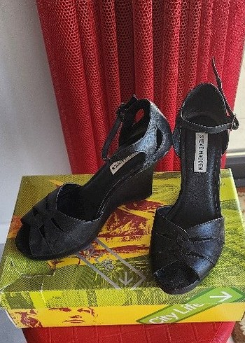 Kemerli Siyah Dolgu Topuklu Kadın Ayakkabı