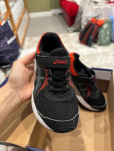 33 Beden siyah Renk asics çocuk ayakkabısı
