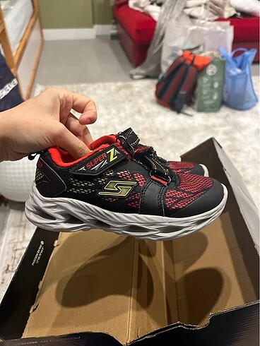 31 Beden siyah Renk skechers ışıklı çocuk ayakkabı