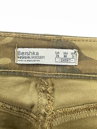 38 Beden çeşitli Renk Bershka Mini Şort %70 İndirimli.