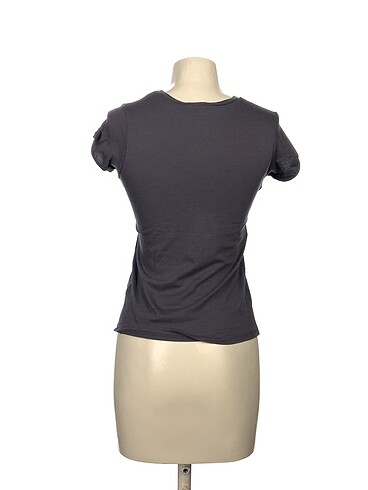 36 Beden Asos T-shirt %70 İndirimli.