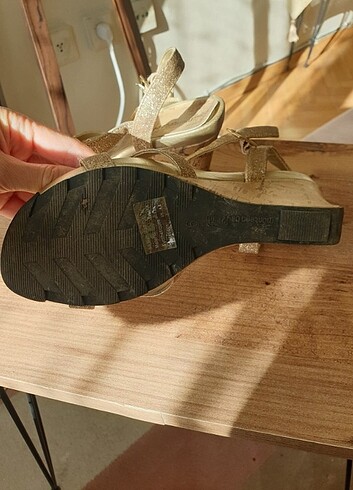 Dolgu topuklu sandalet  - Görsel 3