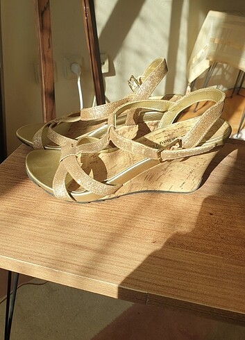 Dolgu topuklu sandalet  - Görsel 4