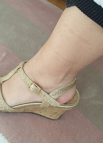 Dolgu topuklu sandalet  - Görsel 5