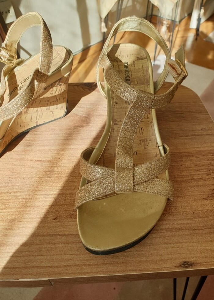 Dolgu topuklu sandalet  - Görsel 2