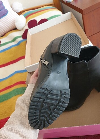 Siyah topuklu bot - Görsel 4