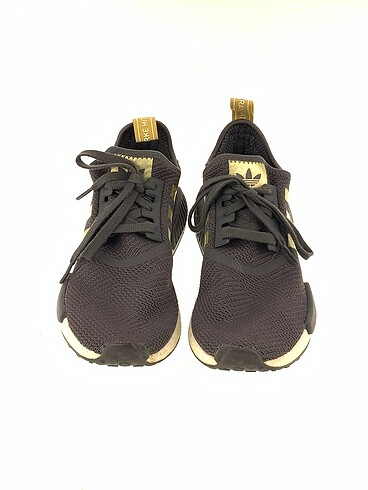 38,5 Beden Adidas Spor Ayakkabı %70 İndirimli.