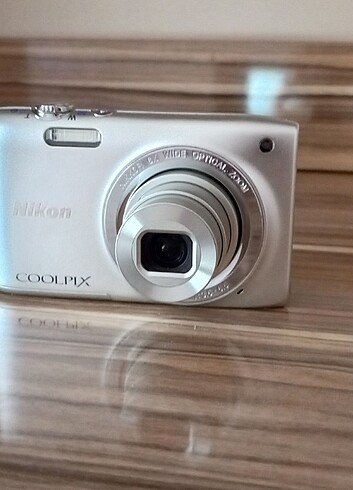 Nikon Coolpix dijital fotoğraf makinesi