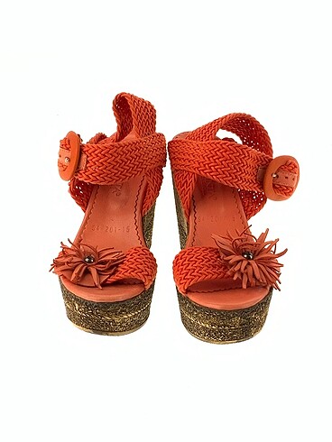 37 Beden Vintage Love Dolgu Topuk %70 İndirimli.