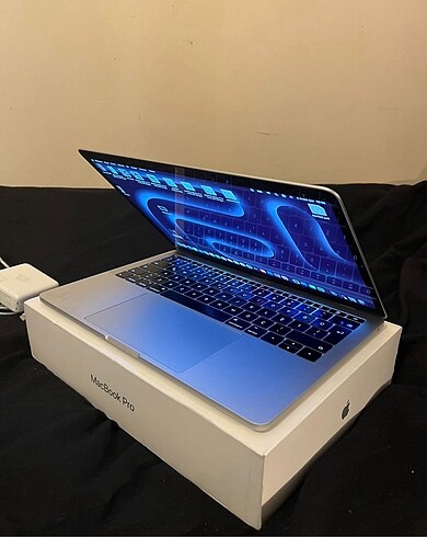 Macbook Pro 2017 13.3 inch 256 GB