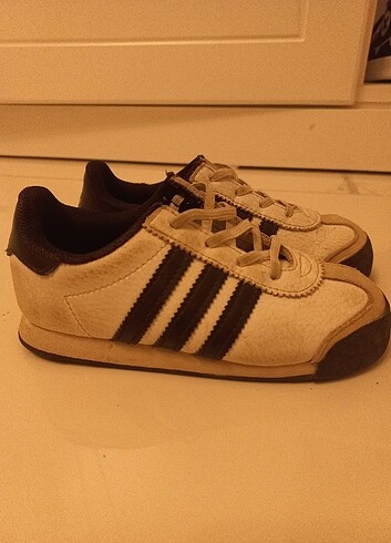27 Beden beyaz Renk Adidas Çocuk ayakkabısı