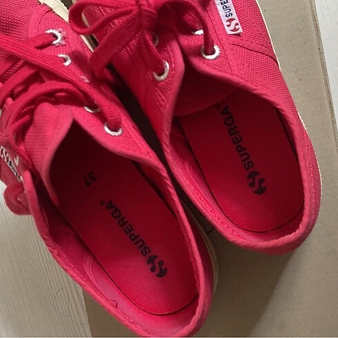 37 Beden Superga