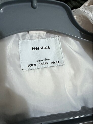 xs Beden Bershka Marka Yağmurluk