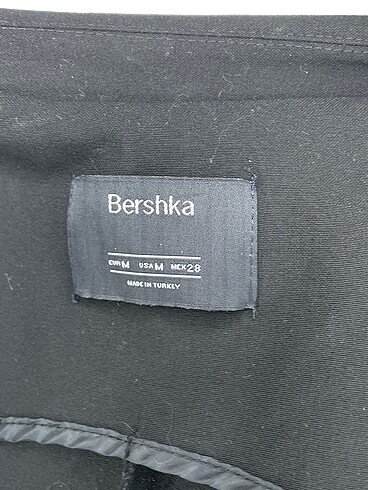 m Beden siyah Renk Bershka Kısa Elbise %70 İndirimli.